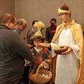 Auch in diesem Jahr brachten die Schulsternsinger der Elisabethschule in Aichach Bezirkstagspräsident Martin Sailer und der Bezirksverwaltung in Augsburg ihre Segenswünsche. (2)