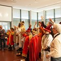 Auch in diesem Jahr brachten die Schulsternsinger der Elisabethschule in Aichach Bezirkstagspräsident Martin Sailer und der Bezirksverwaltung in Augsburg ihre Segenswünsche. (4)