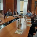Die Fachkräfte aus der Ukraine trafen sich auch mit dem Inklusionsbeauftragten des Bezirkstags, Bezirksrat Volkmar Thumser (dritter von links), in Augsburg.