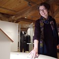 Dorothee Pesch führt in der SchwabenKulTour durch die Ausstellungen im Museum Oberschönenfeld.