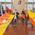 Bezirkstagspräsident Martin Sailer begrüßt die neuen Auszubildenden