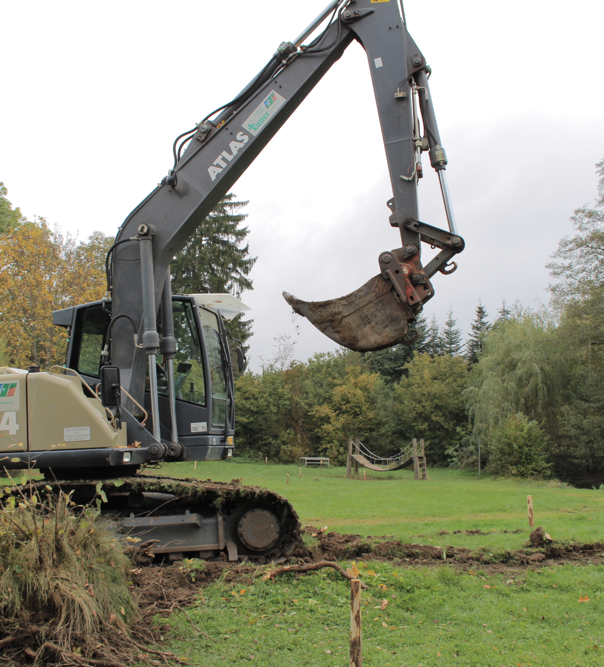 Baumaßnahme Neugestaltung des Spielplatzes in Oberschönenfeld als barrierefreier Spielplatz