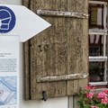 „Die Bude ist voll“ – so originell geht Besucherreglung im Schwäbischen Bauernhofmuseum.