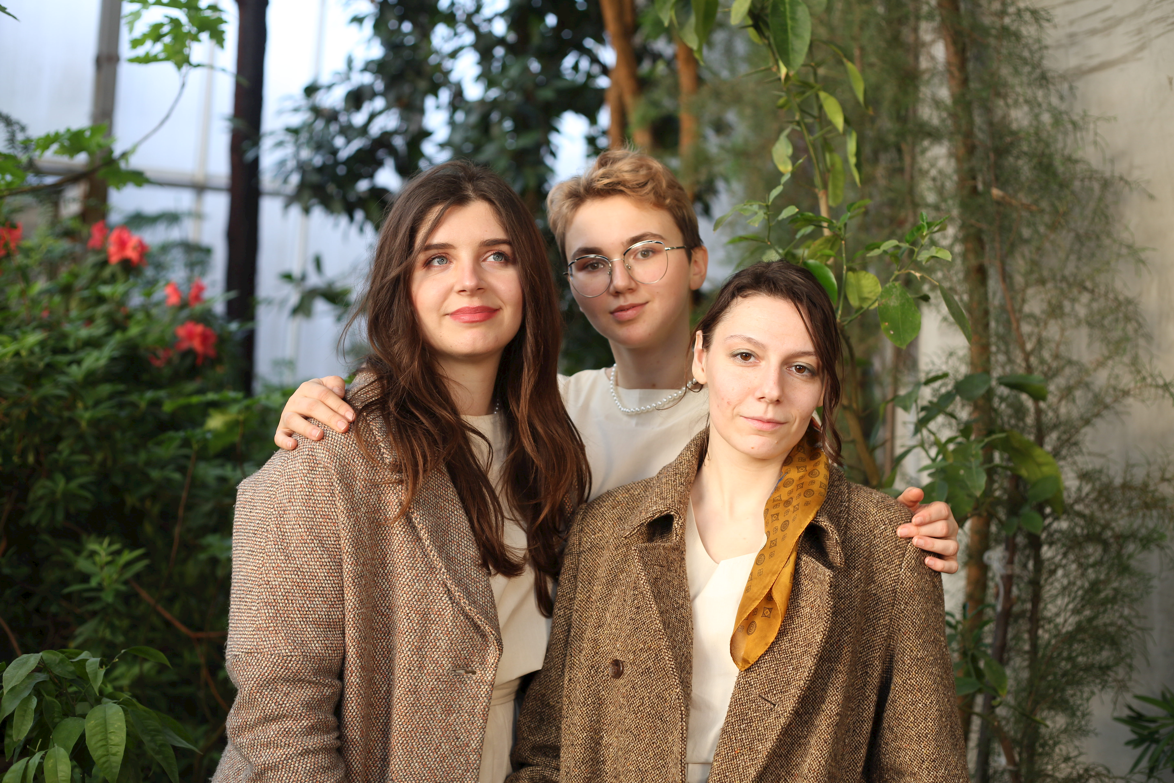 Olha Savina, Iryna Hokera und Natalia Zhukova (v.l.n.r.) interpretieren als Teilnehmerinnen der ukrainischen Gruppe das Gedicht „Selbstportrait“ von Rose Ausländer.