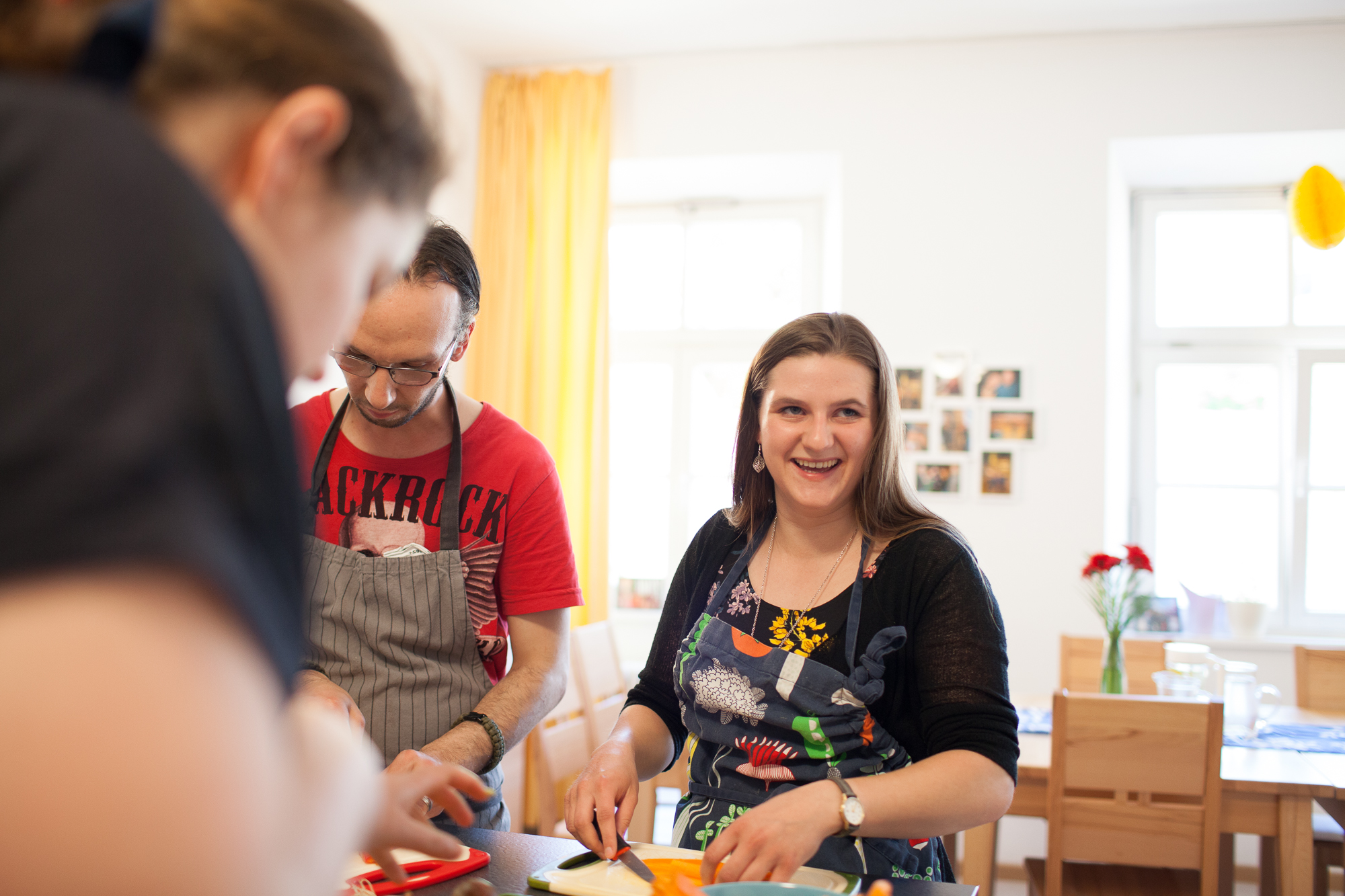 Menschen kochen zusammen