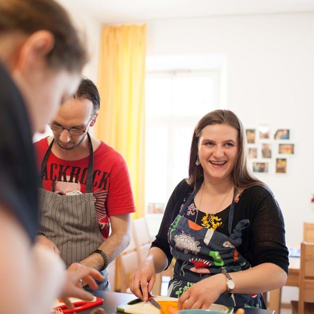 Betreutes Wohnen in Familien: Gemeinsam Kochen Betreutes Wohnen in Familien: Gemeinsam Kochen
