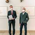 Dr. Stefan Raueiser mit dem Künstler Christian Rudolph