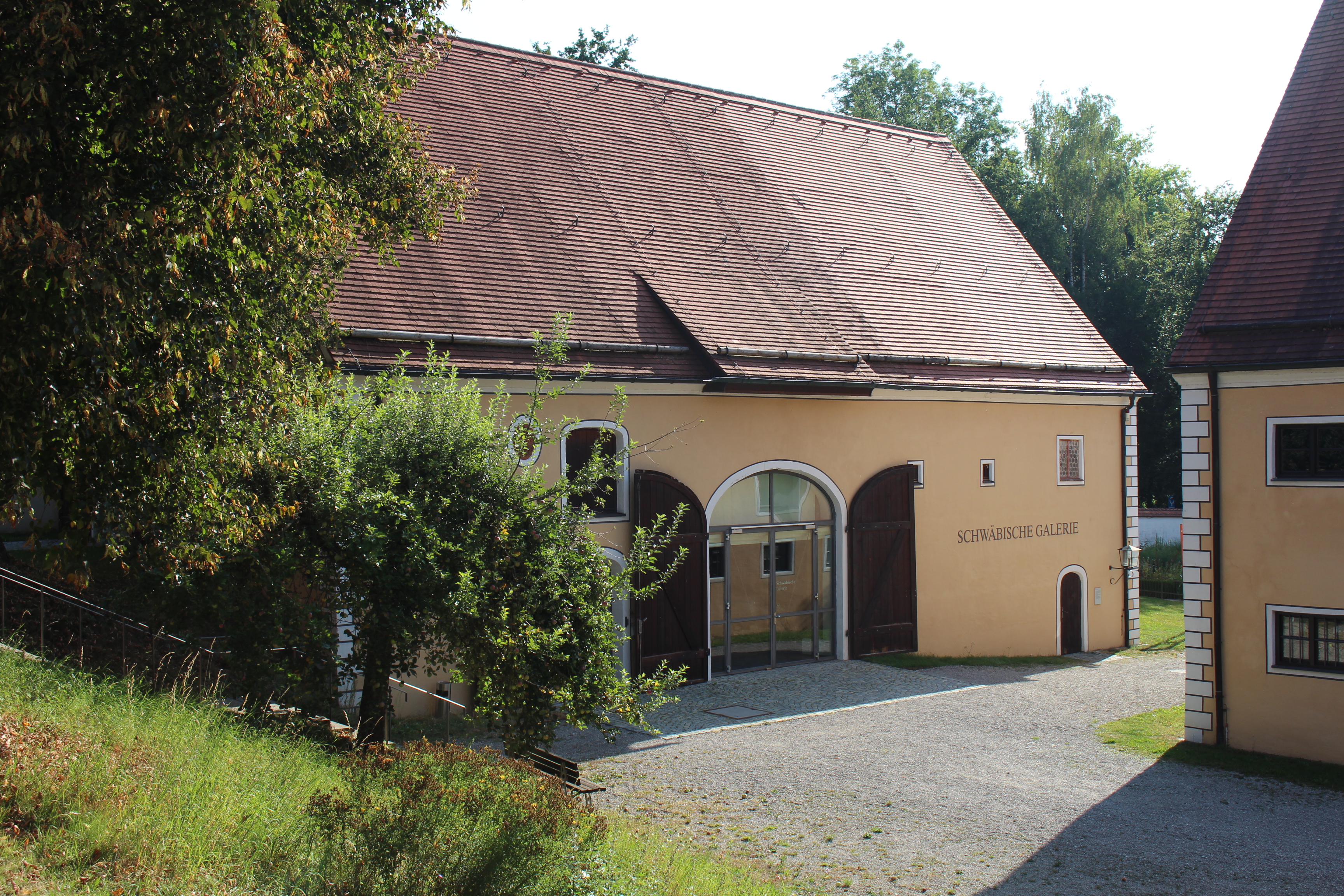 Außenaufnahme der Schwäbischen Galerie des Museums Oberschönenfeld