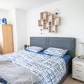 Ein Schlafzimmer im neuen Wohngebäude