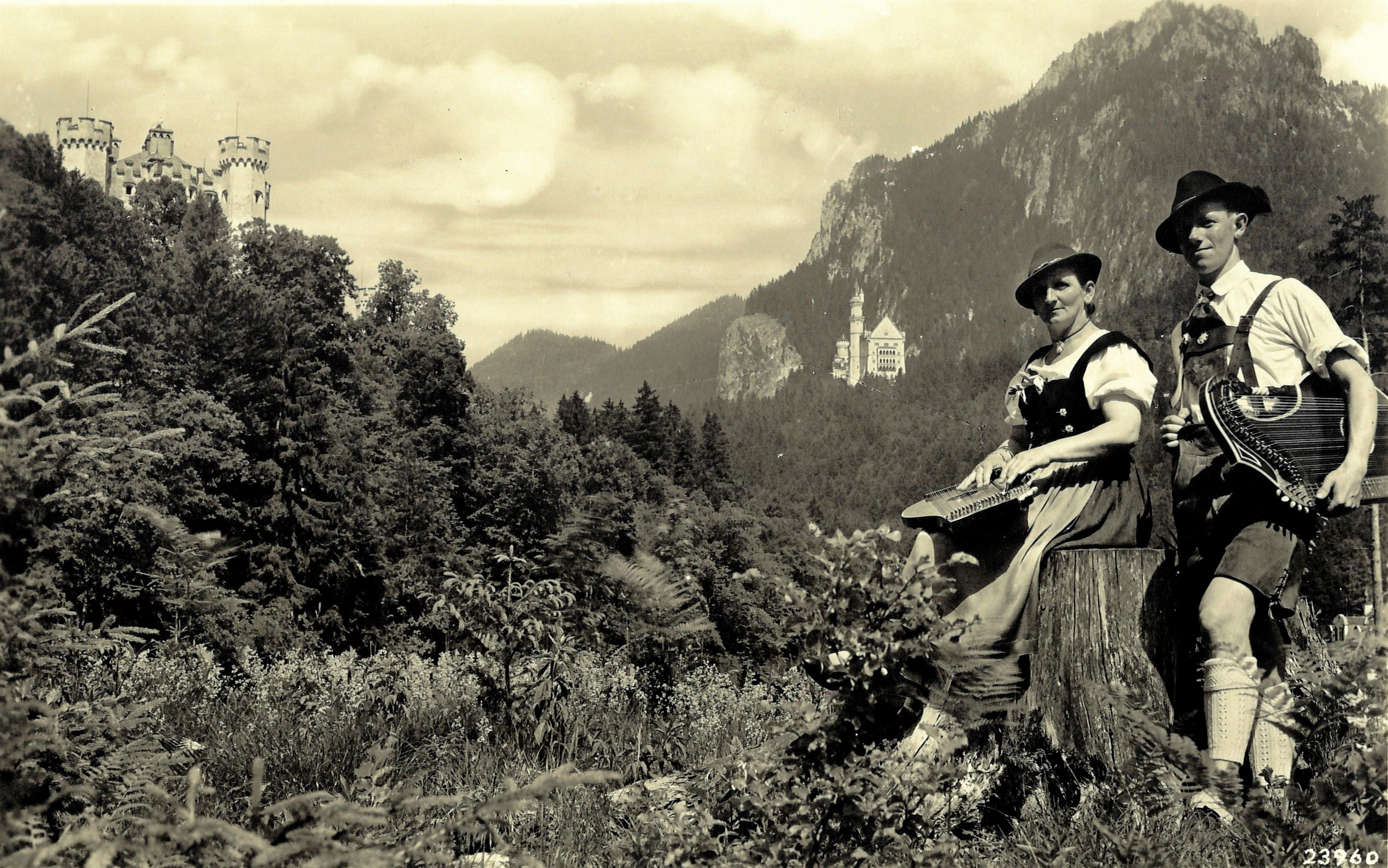 Bezirk eröffnet Trachten-Ausstellung „Sehnsucht nach Heimat“ in Füssen 