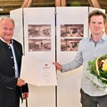 Kunstpreisverleihung 2021: Preisträger Jonas Maria Ried zusammen mit Alfons Weber (stellvertretender Bezirkstagspräsident)