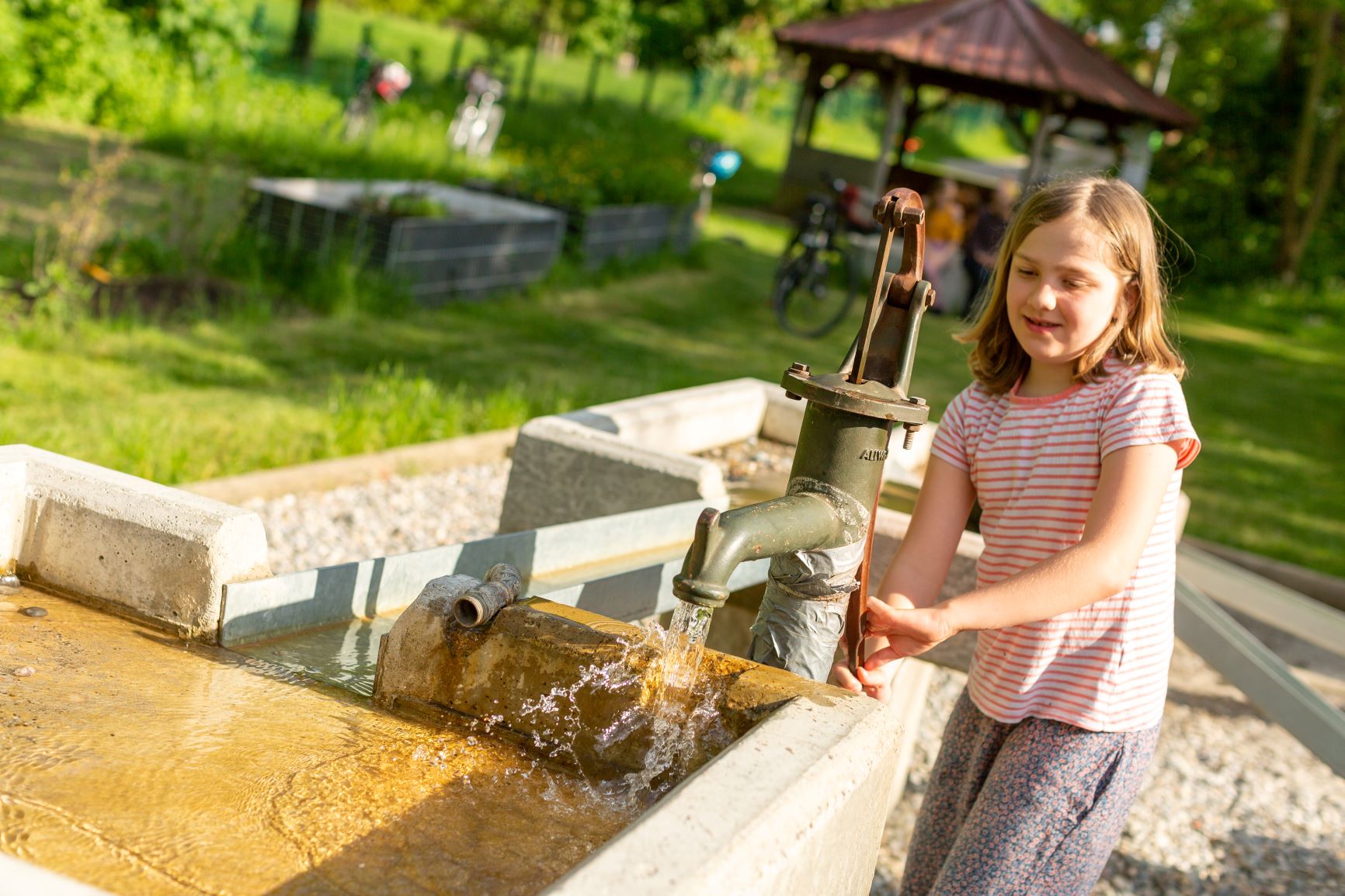 Nachhaltig und pädagogisch wertvoll: Der Bezirk Schwaben fördert die Umweltstation mooseum im Landkreis Dillingen an der Donau mit 7.000 Euro.