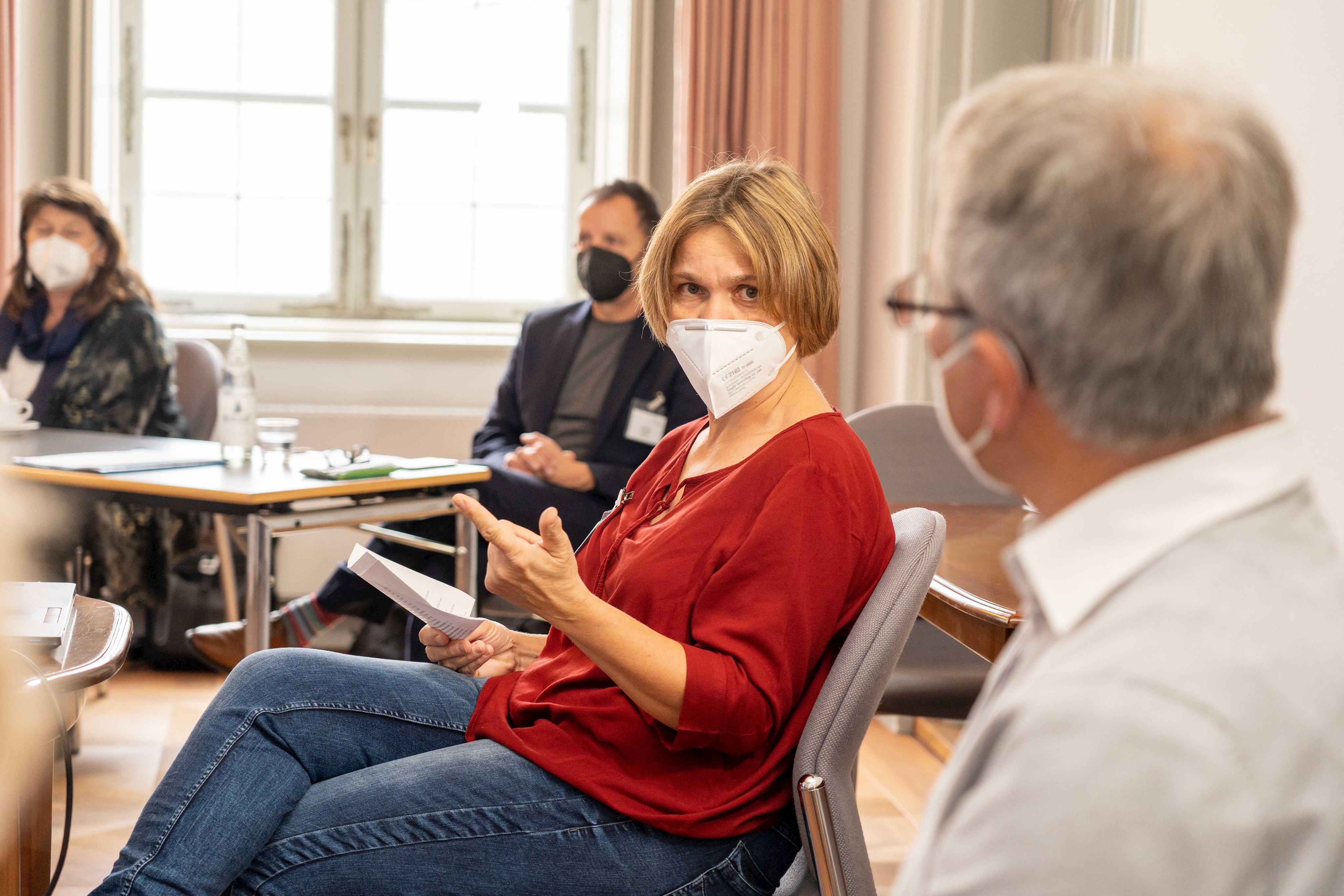 Foto einer DIskussionsrunde