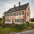 Das ländliche Typschulhaus aus der Mitte des 19. Jahrhunderts dient künftig als begehbares Beispiel für das Schulwesen im ländlichen Schwaben. - Foto: Tanja Kutter