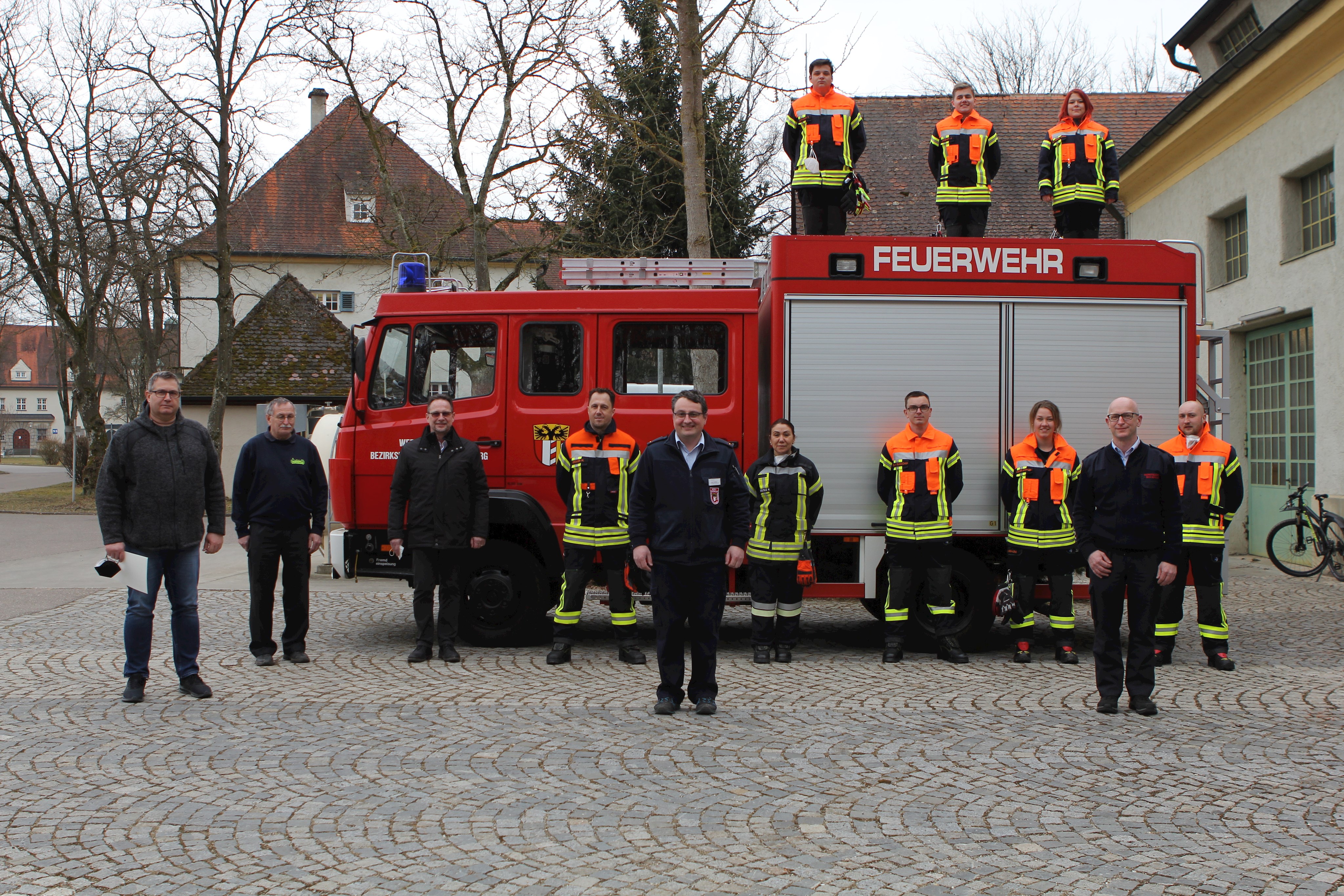 Acht neue Mitglieder der BKH-Werkfeuerwehr absolvieren  50-Stunden-Ausbildung