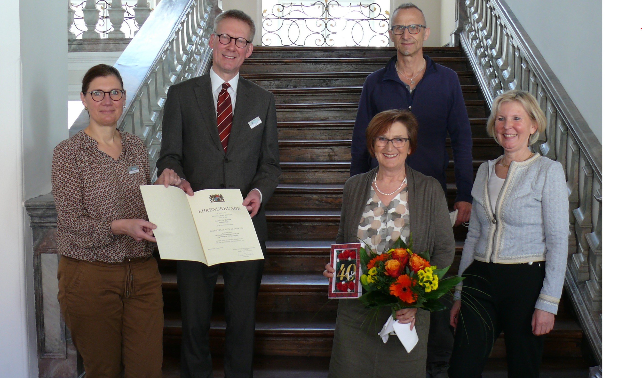 v.l.n.r.:  Personalreferentin Claudia Blank, Werkleiter Dr. Stefan Raueiser, Helga Ruther, Personalratsvorsitzender Peter Zedelmayr und Restaurantleiterin Christiane Breidenbach.