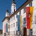Fahnenschmuck Foto: Martin Zurek - Irsee