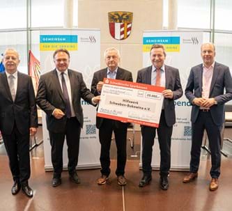 Sparkassen-Bezirksverband Schwaben spendet 20.000 Euro an Hilfswerk Schwaben-Bukowina