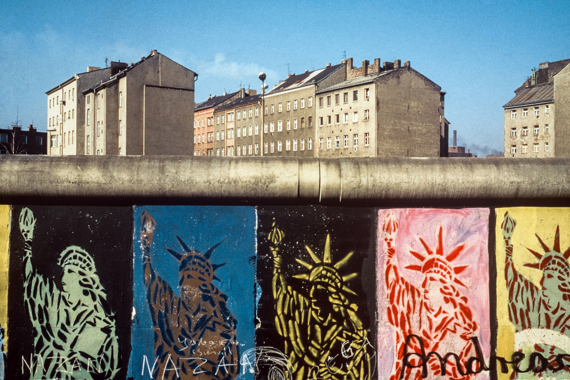 Zwei Führungen durch die Sonderausstellungen in Oberschönenfeld am Pfingstsonntag