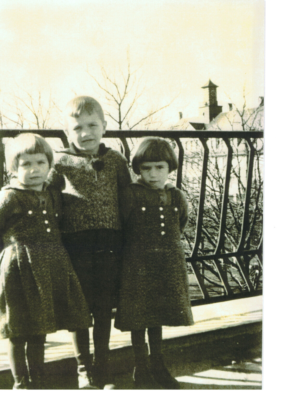 Amalie (1931-2022) mit ihren Geschwistern Ernst (1929-1944) und Anna (1932-2011) Lossa - historisches Foto aus dem Privatbesitz von Amalie Speidel