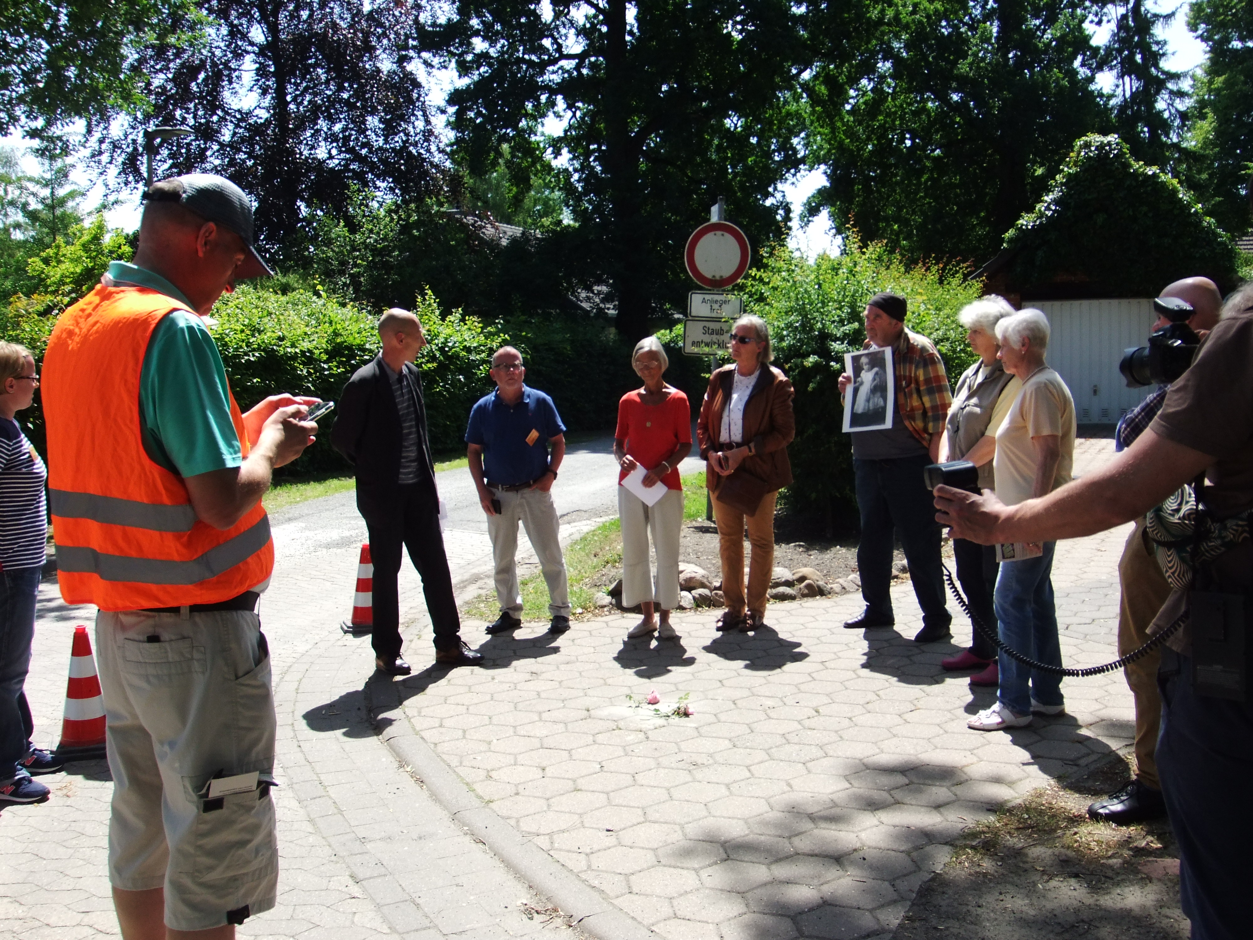 Stolperstein-Verlegung für Ella Banehr (2) - Foto: Wiebke Janssen