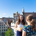 Starte deine soziale Karriere mit Weitsicht - Kennenlernen mit dem Team unserer Sozialverwaltung über den Dächern Augsburgs