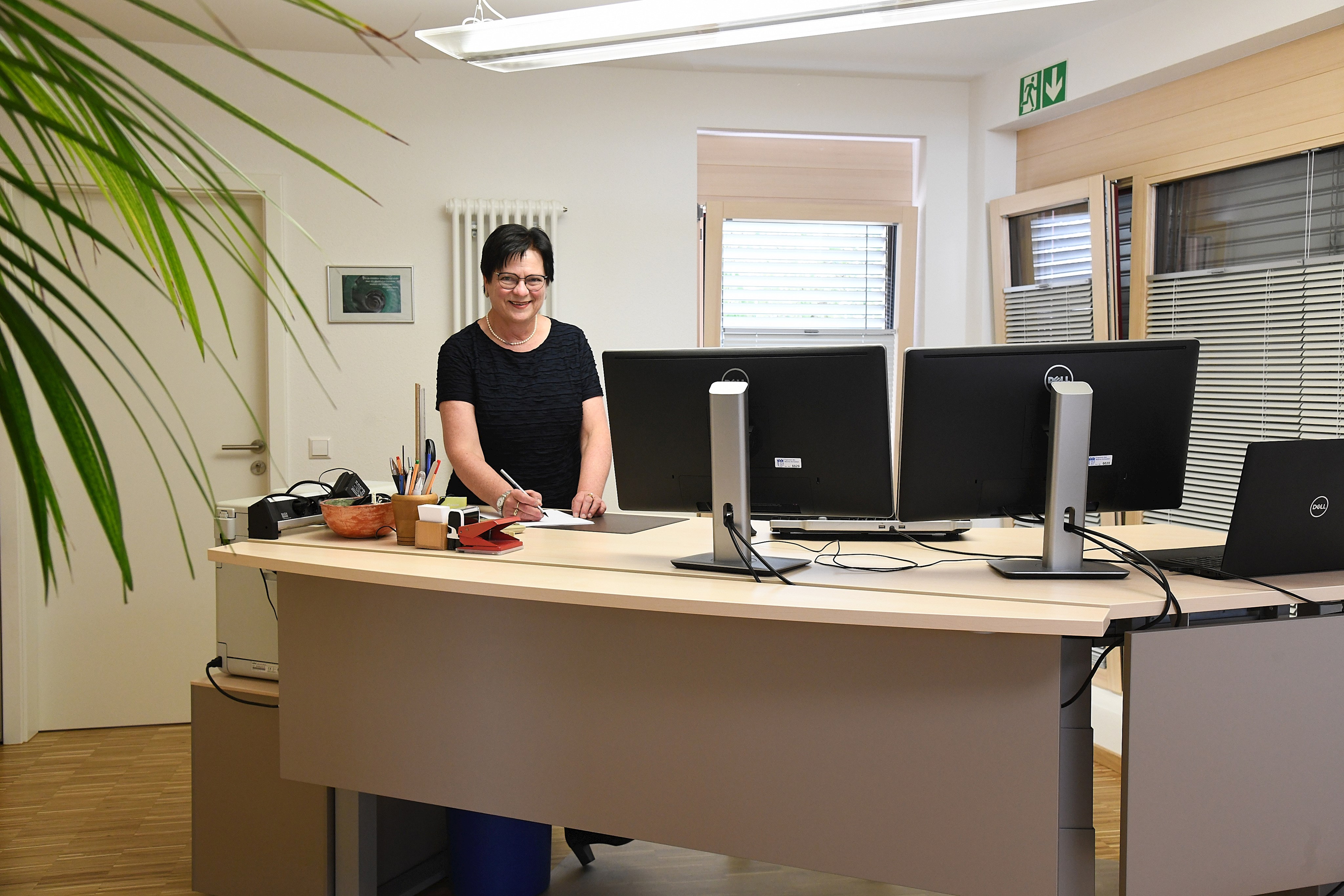 Cornelia Reisenbüchler im neuen Büro in den ehemaligen Räumen der Malteser. - Foto: Gabi Haid