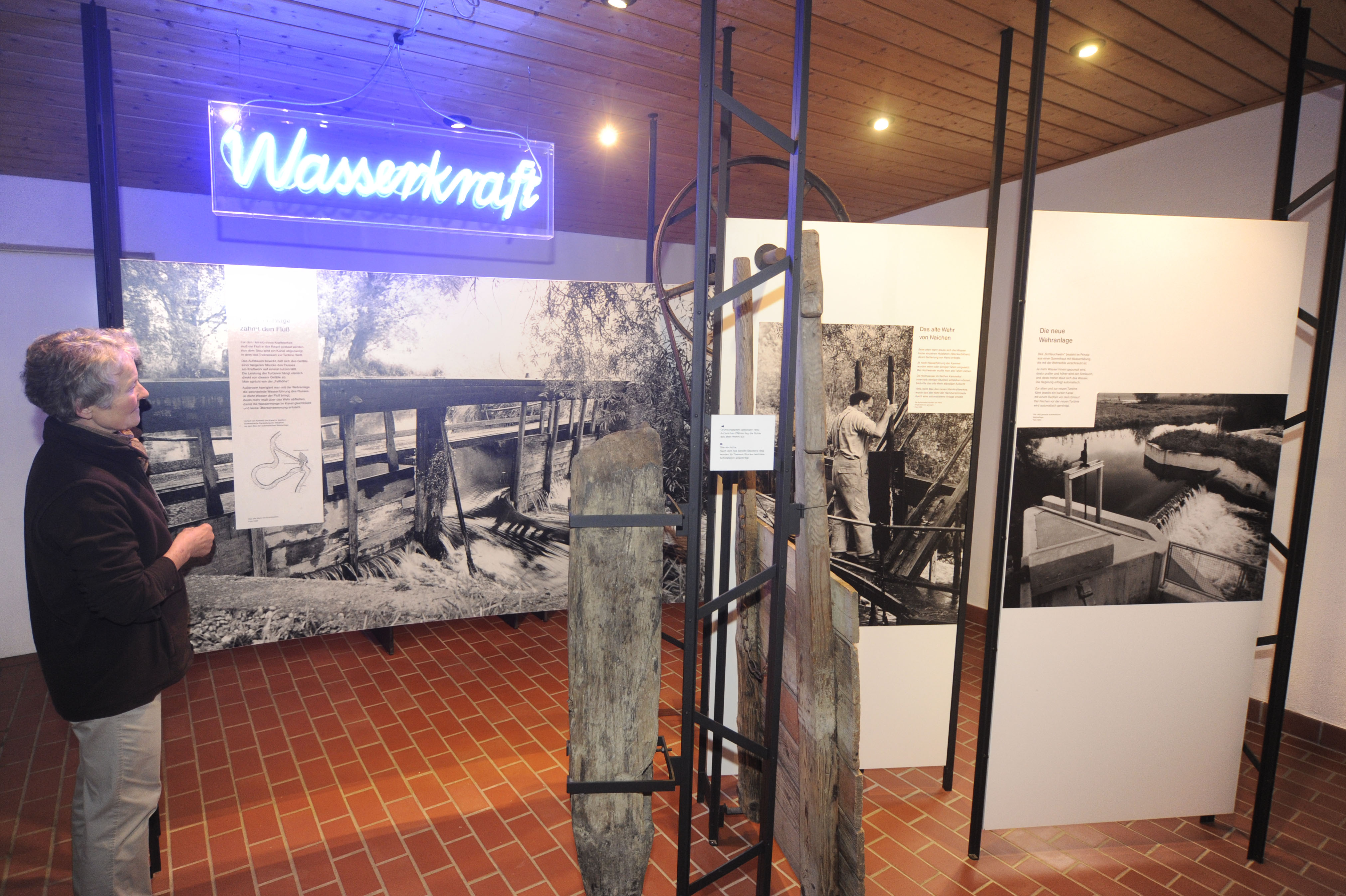 Eine kleine Ausstellung im Turbinenhaus informiert über die Nutzung der Wasserkraft früher und heute.  - Foto: Ulrich Wagner