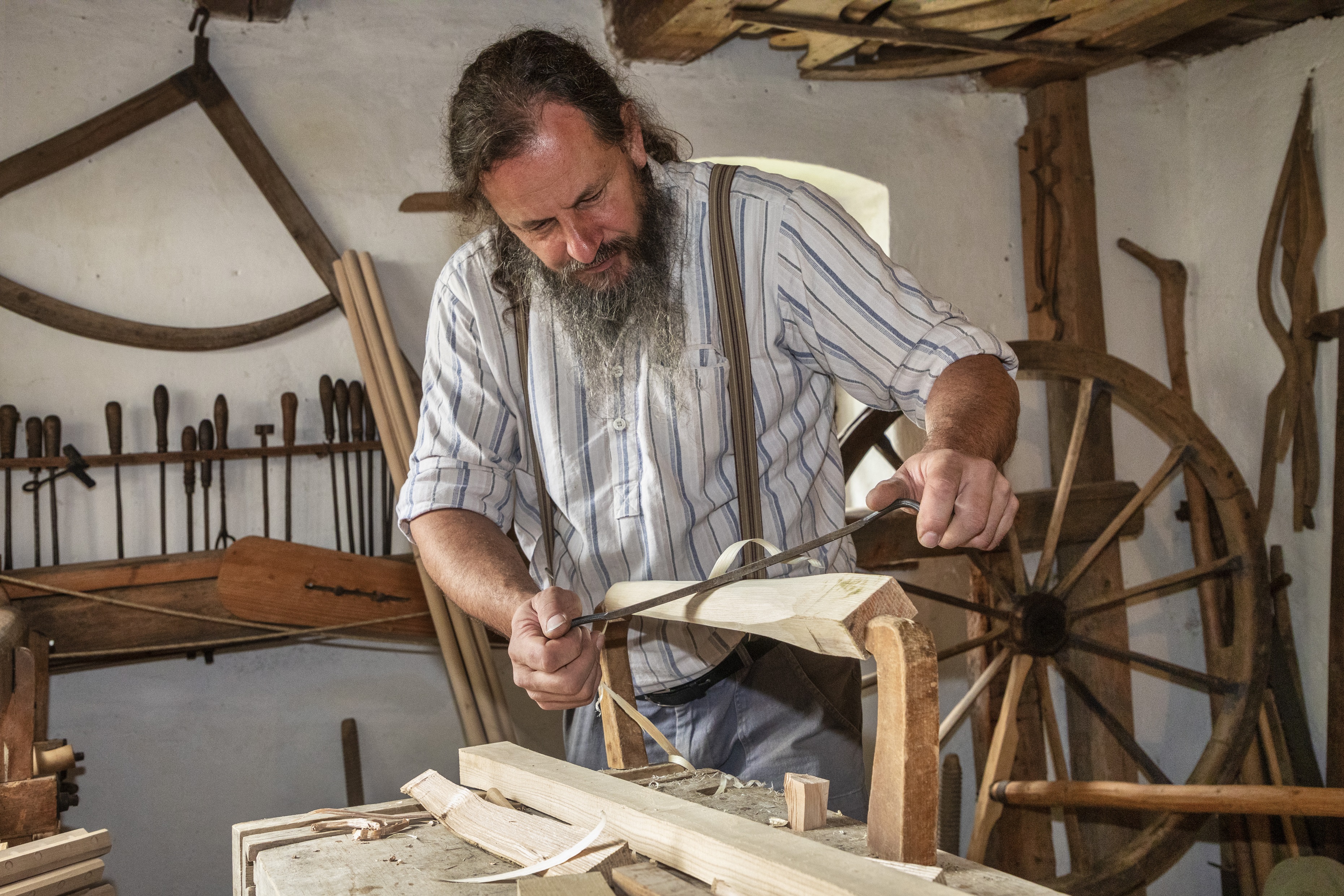 Wer heute einen Handwerker sucht, der findet keinen. Außer: Im Schwäbischen Bauernhofmuseum Illerbeuren bei den 41. Handwerkertagen!