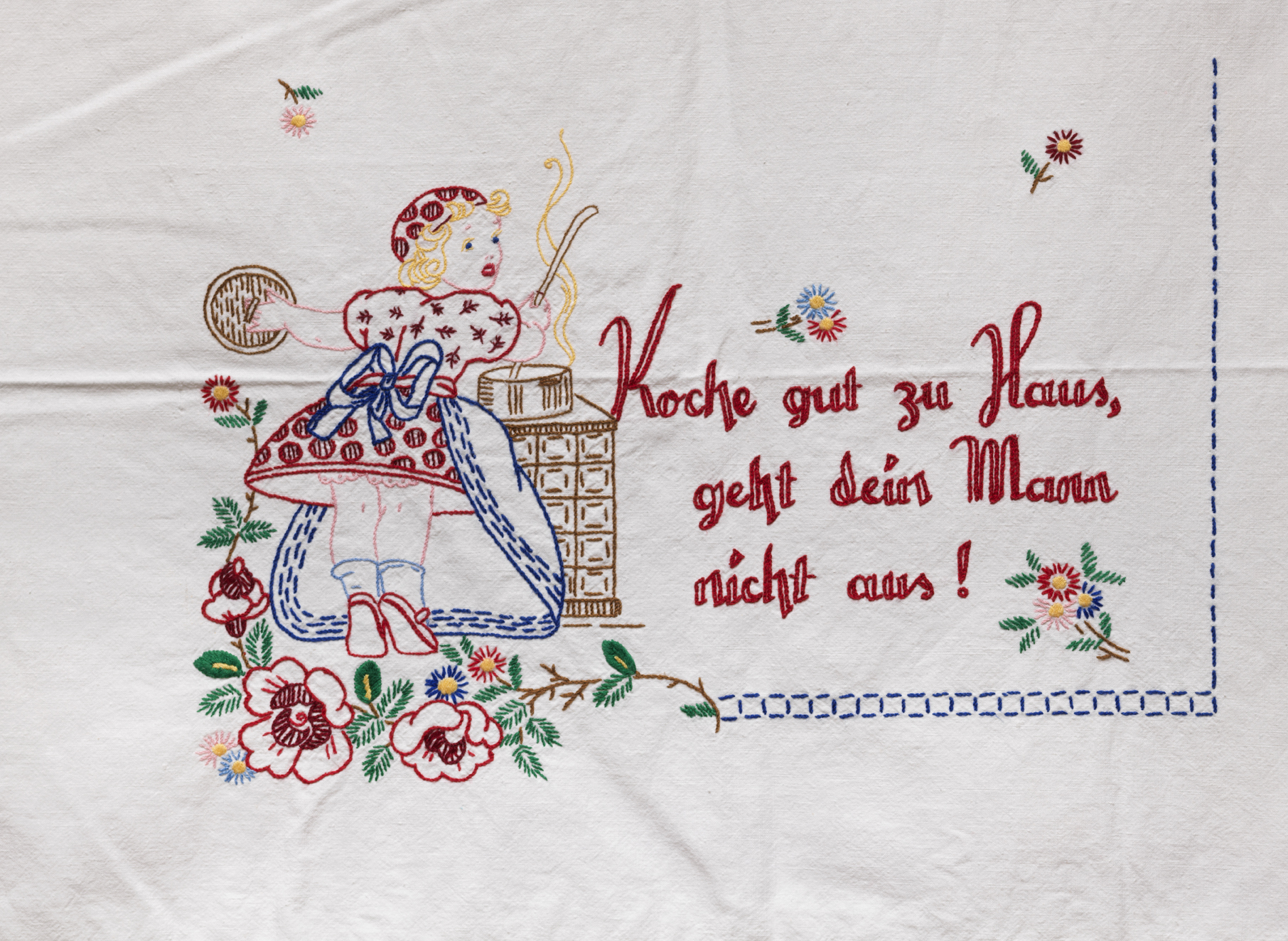 Überhandtuch mit gesticktem Spruch: Koche gut zu Haus, geht dein Mann nicht aus! - Foto: Andreas Brücklmair