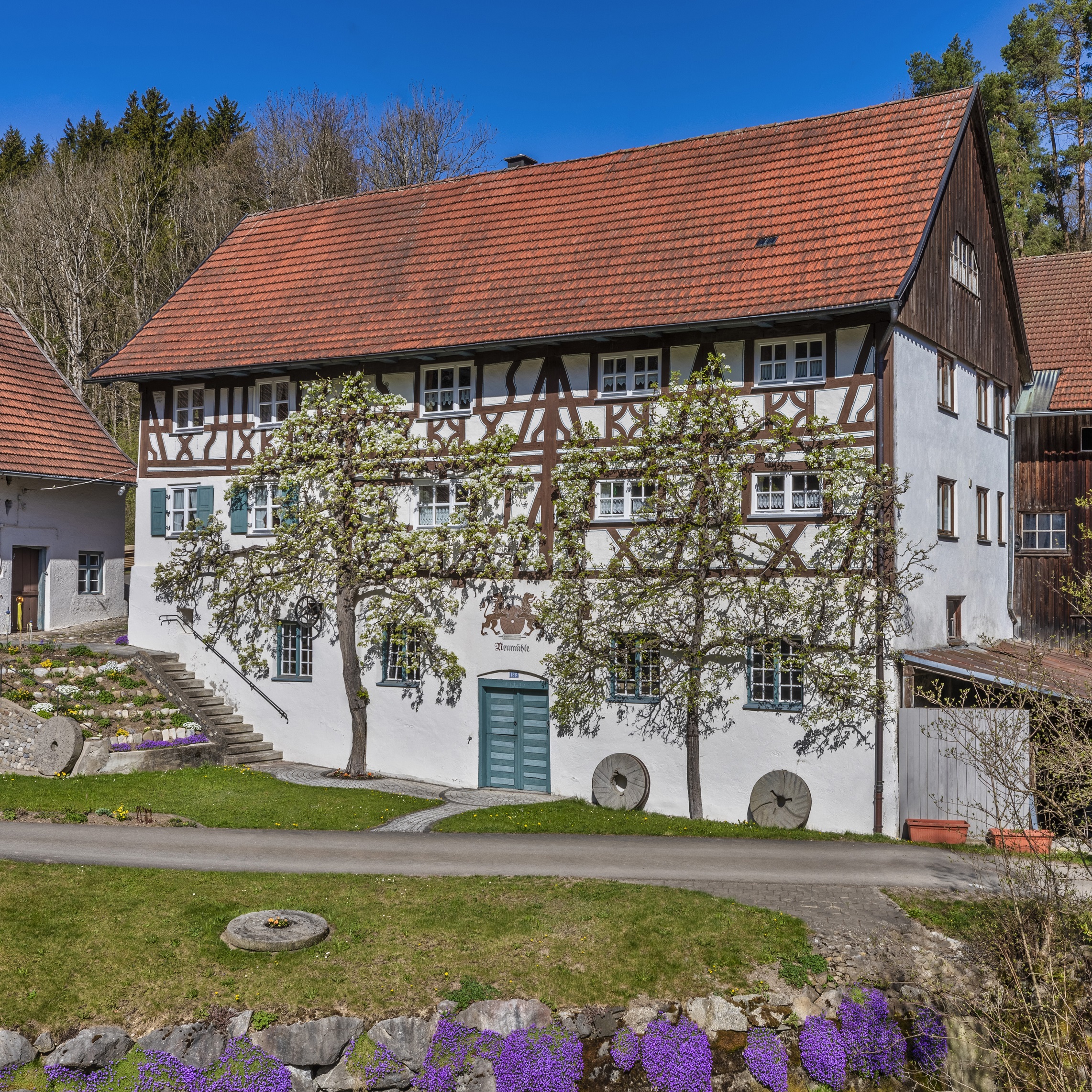 Spalierbaumbeflanzung (Birne) an der Neumühle Foto: SBI Bildarchiv, Schwäbisches Bauernhofmuseum Illerbeuren, Tanja Kutter