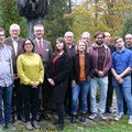 Die Teilnehmenden auf dem „Euthanasie“-Friedhof von Kloster Irsee - Foto: Lissy Höller