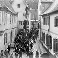 Die Nürnberger Balanceleiter von 1896 bei einer Feuerwehrübung 1929 im Judengässchen in Oettingen - Foto: Heimatmuseum Oettingen, Sammlung Fischer Die Nürnberger Balanceleiter von 1896 bei einer Feuerwehrübung 1929 im Judengässchen in Oettingen - Foto: Heimatmuseum Oettingen, Sammlung Fischer