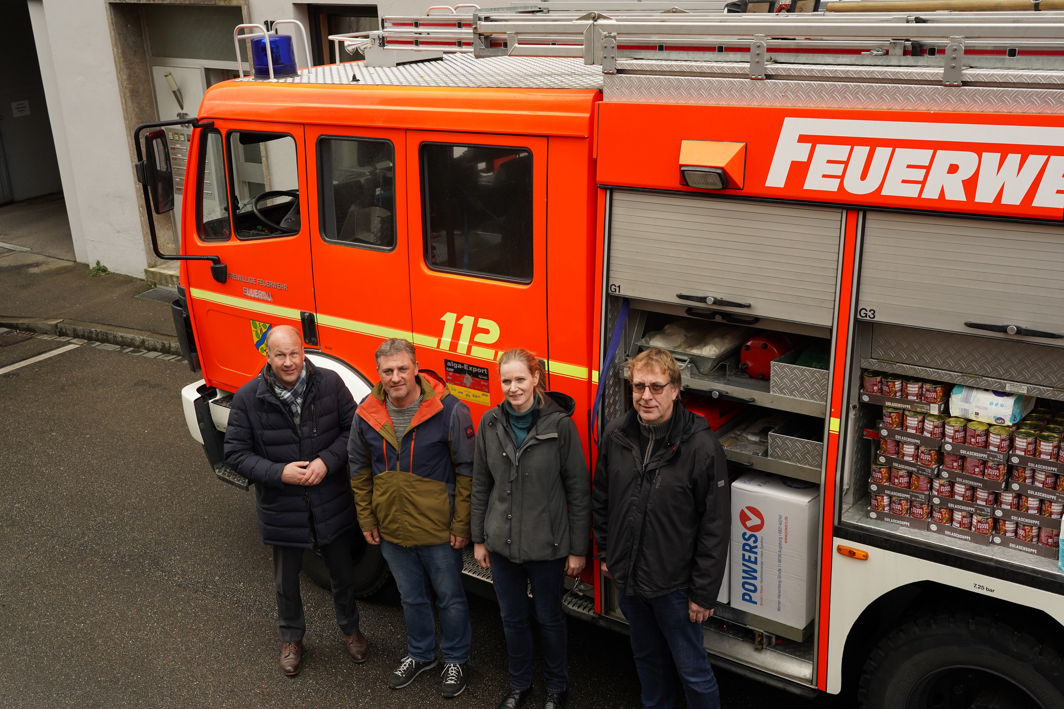 Bezirk Schwaben liefert Hilfsgüter mit Feuerwehrauto in ukrainische Partnerregion
