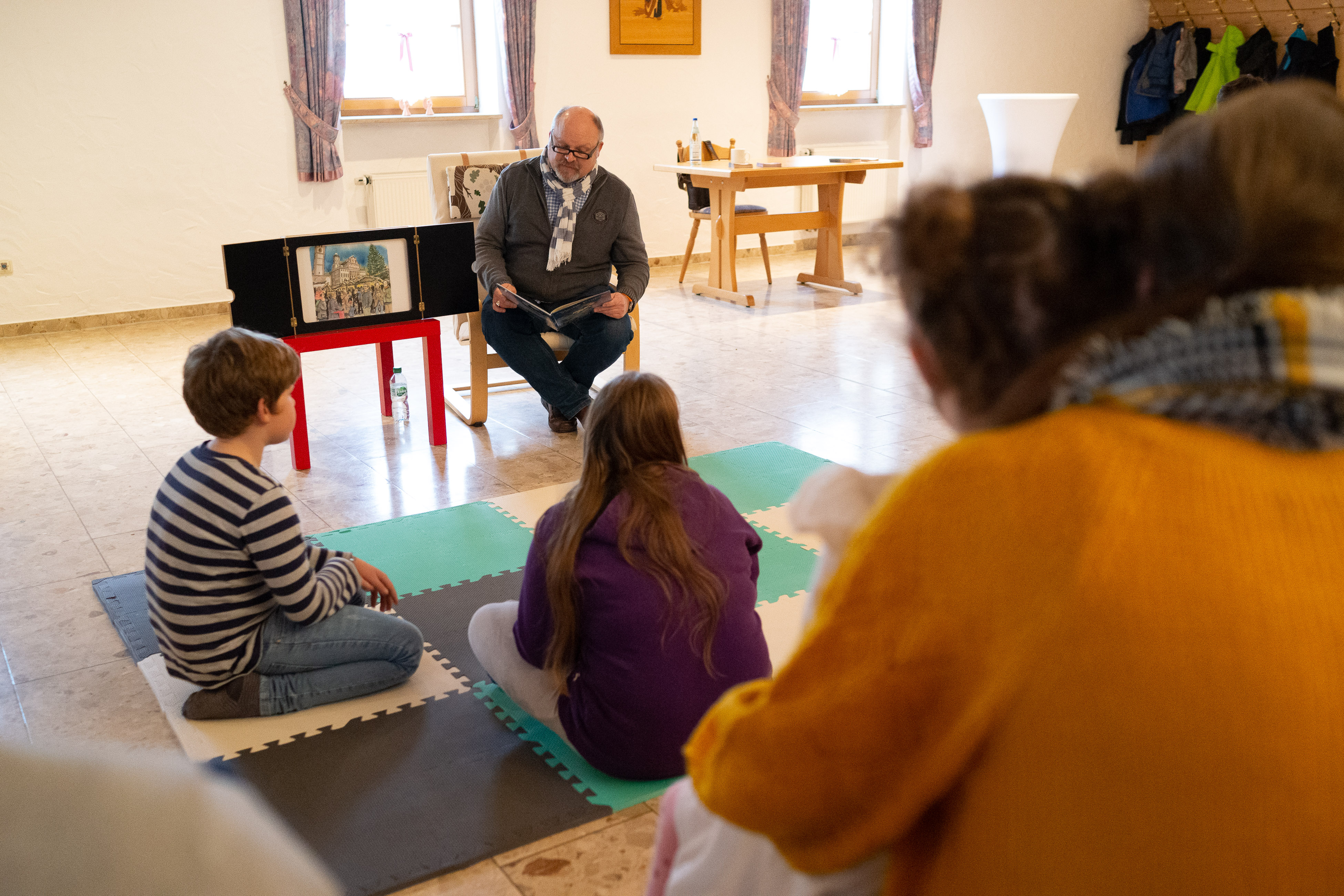 Autor Michael Moratti bei einer Lesung im Maisaal 2 Foto: Matthias Meyer/Museum KulturLand Ries