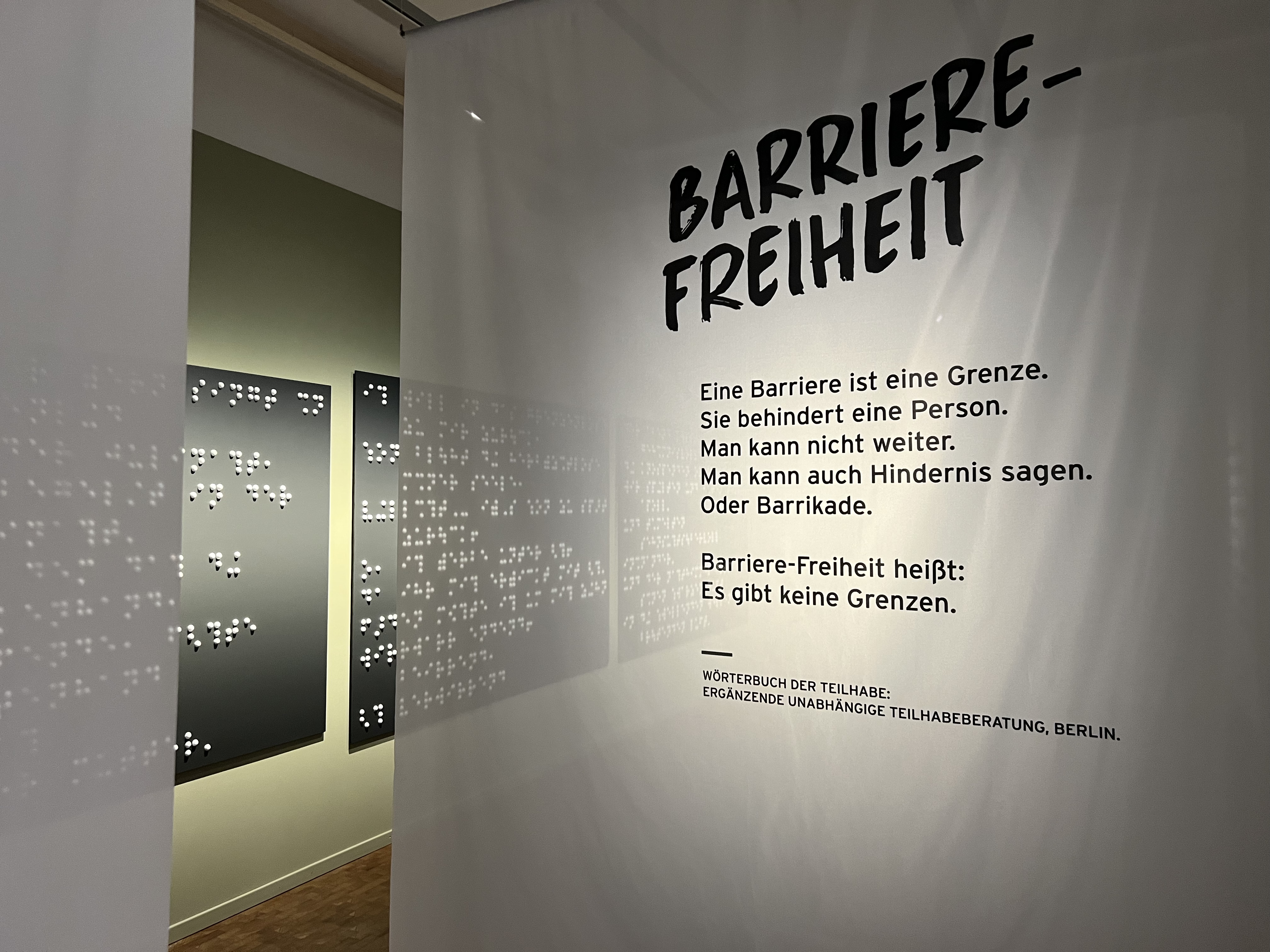 Sonntagsführung durch die Ausstellung „Über Grenzen“ im Museum Oberschönenfeld