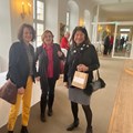 v.l.n.r.: Sylvia Heudecker, Daniela Lutz und Dörte Bach auf der Finissage der Textilkunstausstellung "Blüten-Lese" - Foto: Wilfried Bach