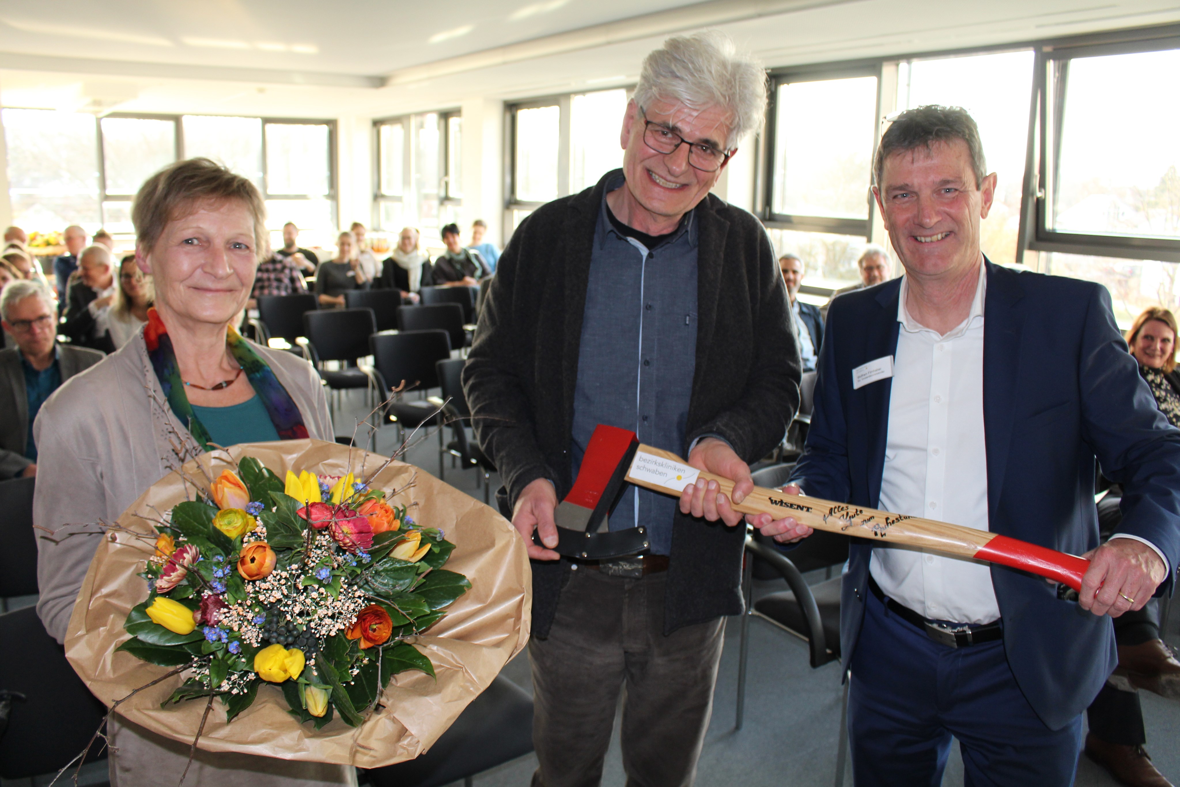 BKH Memmingen: Für den scheidenden Pflegedirektor packt der Vorstand die Axt aus