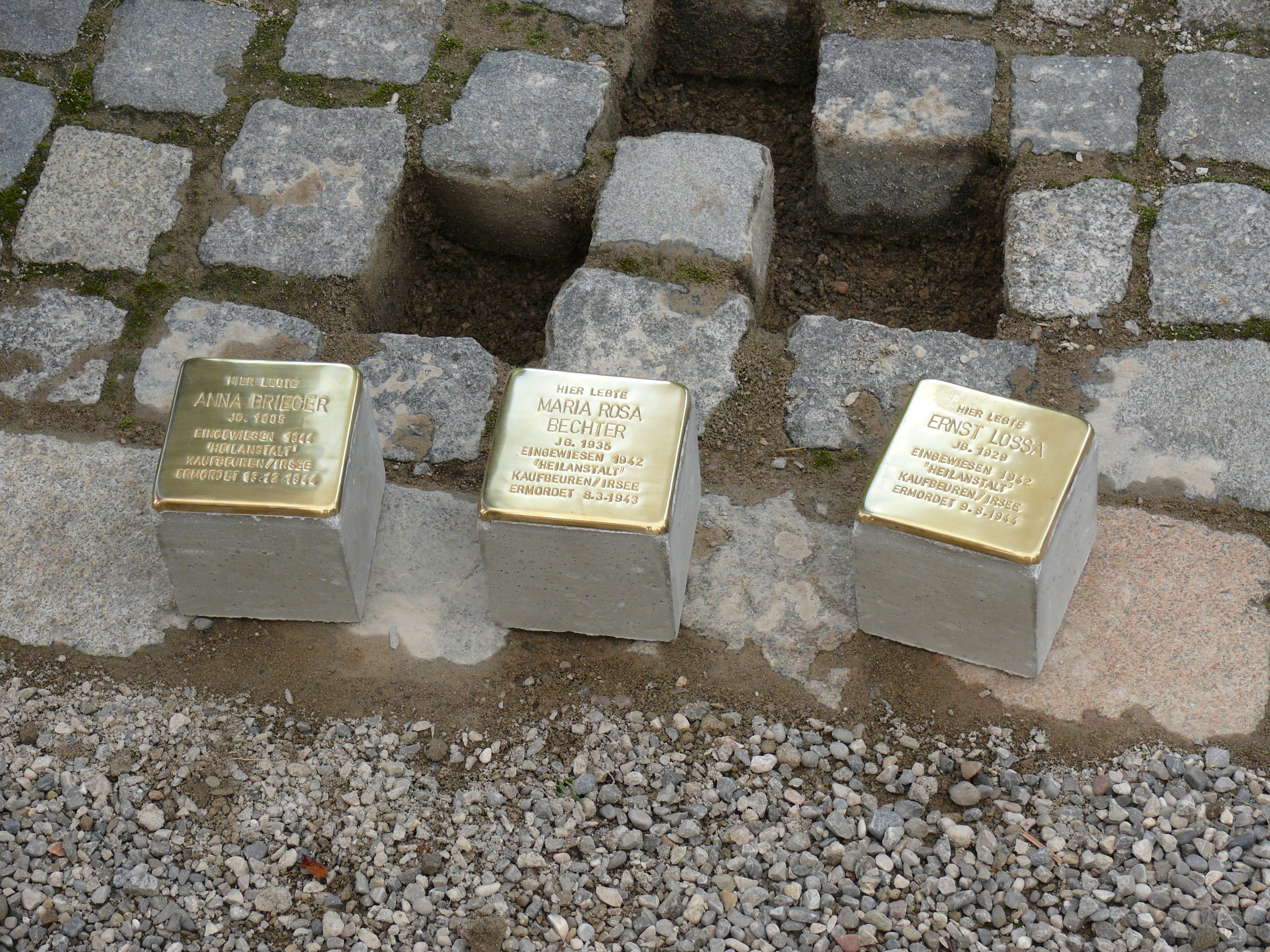 Stolperstein-Setzung 2 - Foto: Achim Bunz